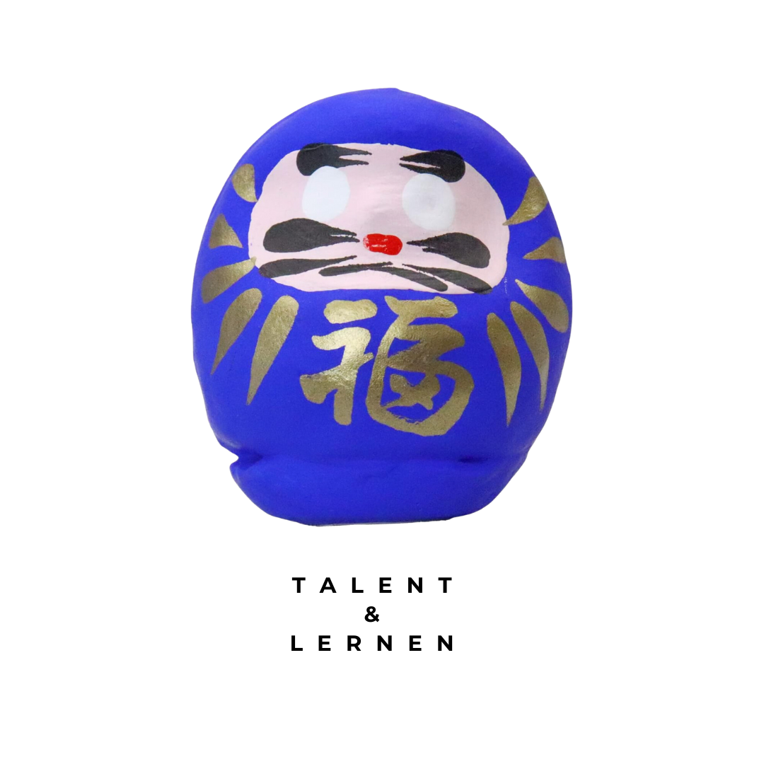 Daruma blau, zeigt ein Bild von vorne. Diese Doll representiert die Japanische Zen Tradition. Kaufen über Zen-wisches. 